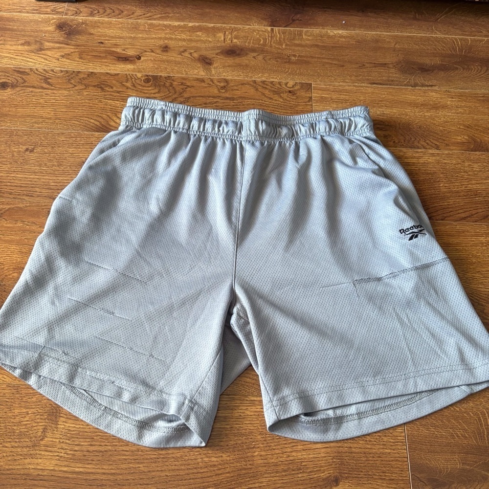 Reebok Men's Light Gray Athletic Shorts in size L